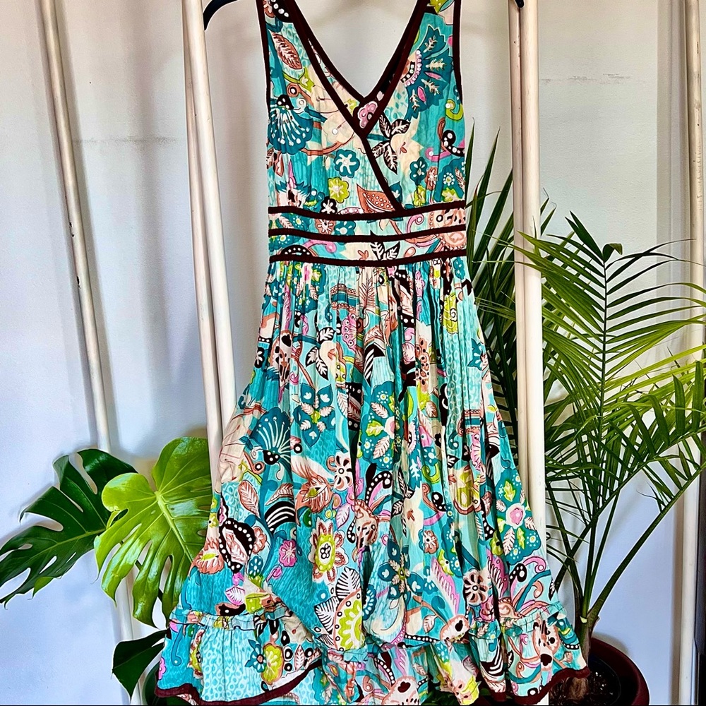 Nice flowy dress, very flattering.